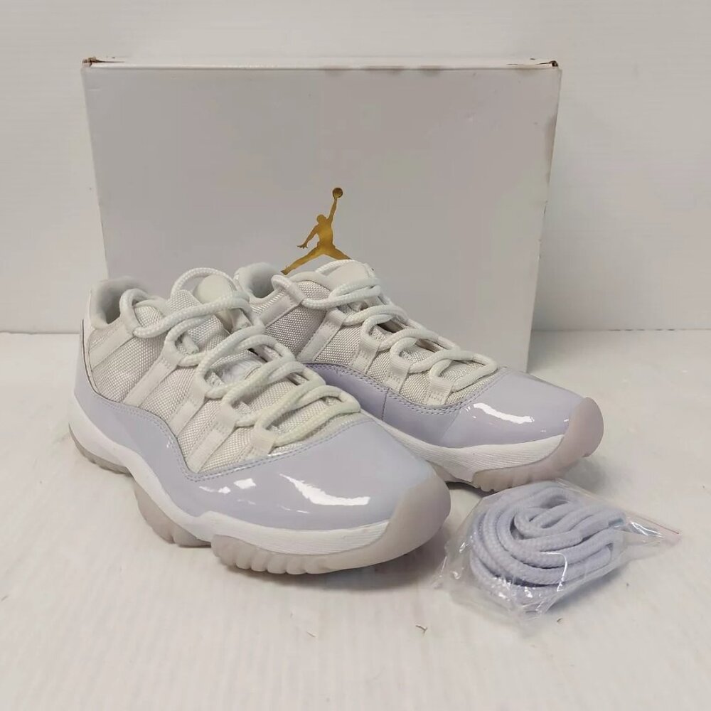 (N87463-1) Jordan AH7860 101 Womens Air Jordan Retro Low Size 7.5/6Y